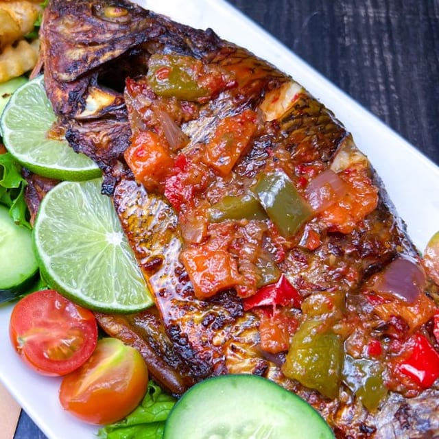 Whole grilled fish (hot).